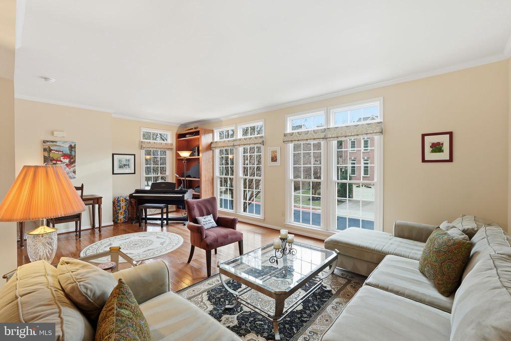 10444 COURTNEY DRIVE