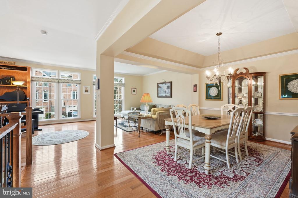 10444 COURTNEY DRIVE