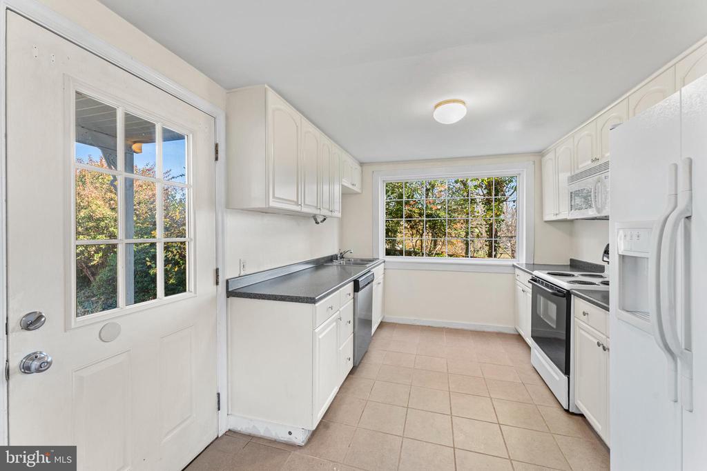 7401 FILLY LANE