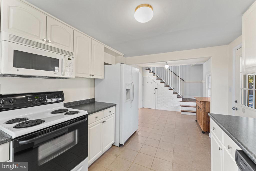 7401 FILLY LANE