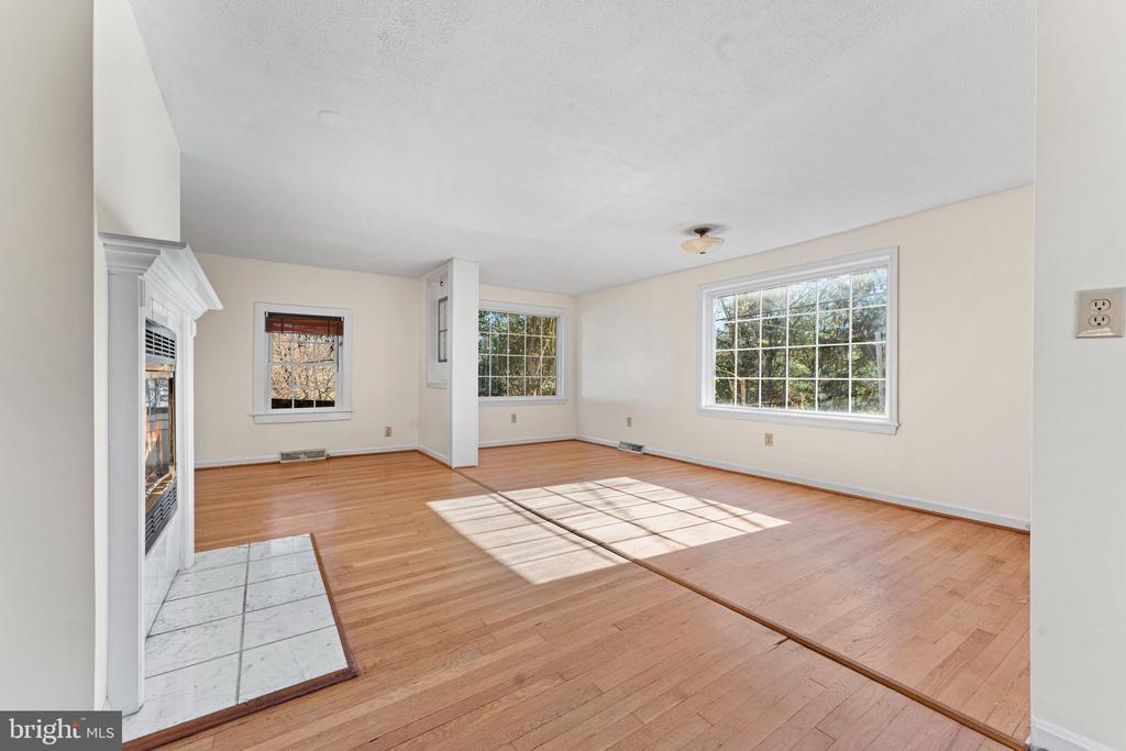 7401 FILLY LANE