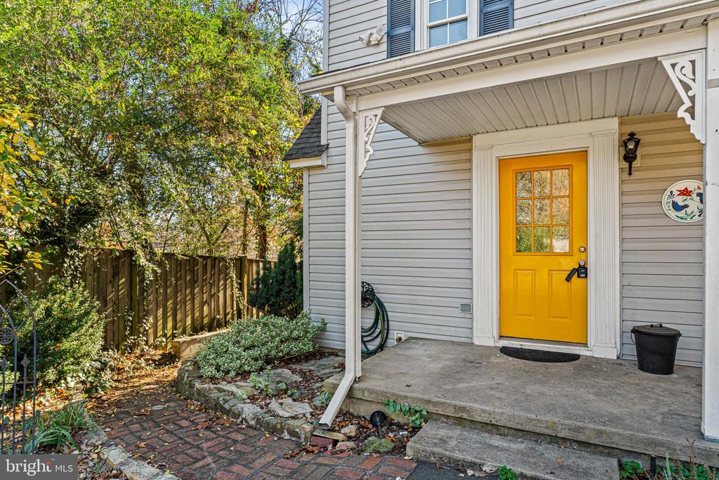 7401 FILLY LANE