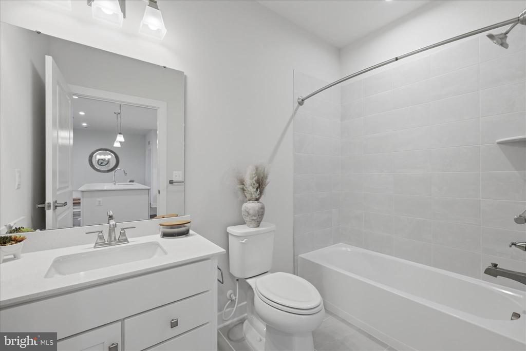 151 MCCORMICK CIRCLE Unit: 105