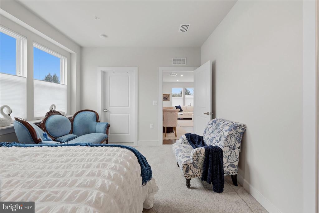 151 MCCORMICK CIRCLE Unit: 105