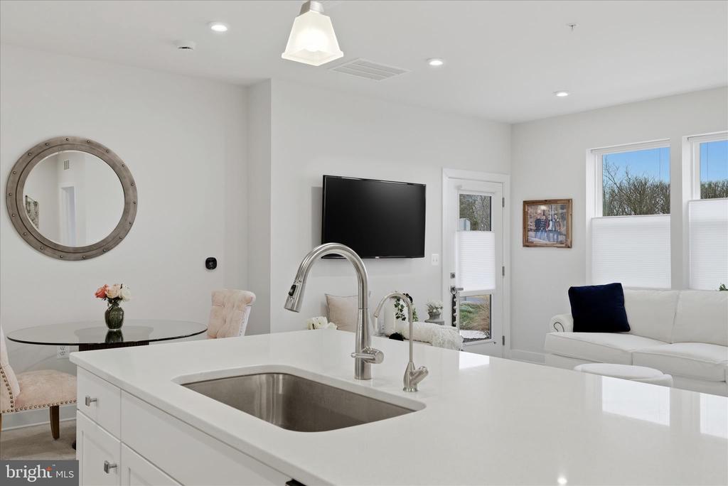 151 MCCORMICK CIRCLE Unit: 105