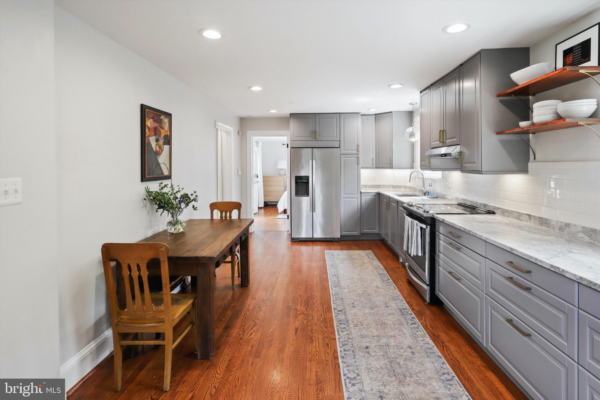 6421 S KINGS HIGHWAY