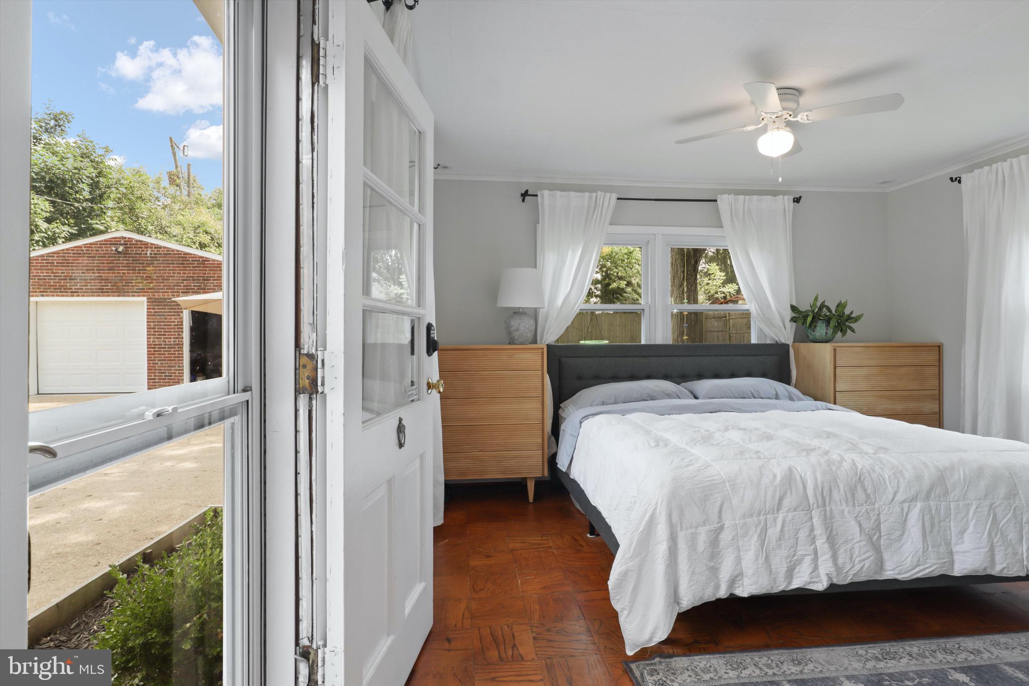 6421 S KINGS HIGHWAY