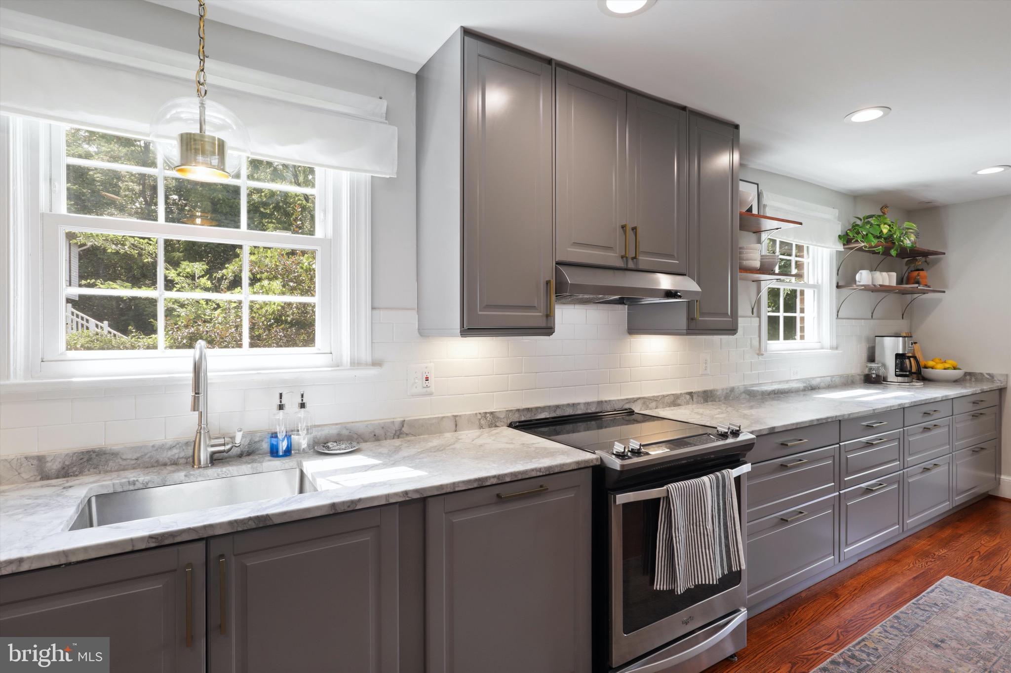 6421 S KINGS HIGHWAY