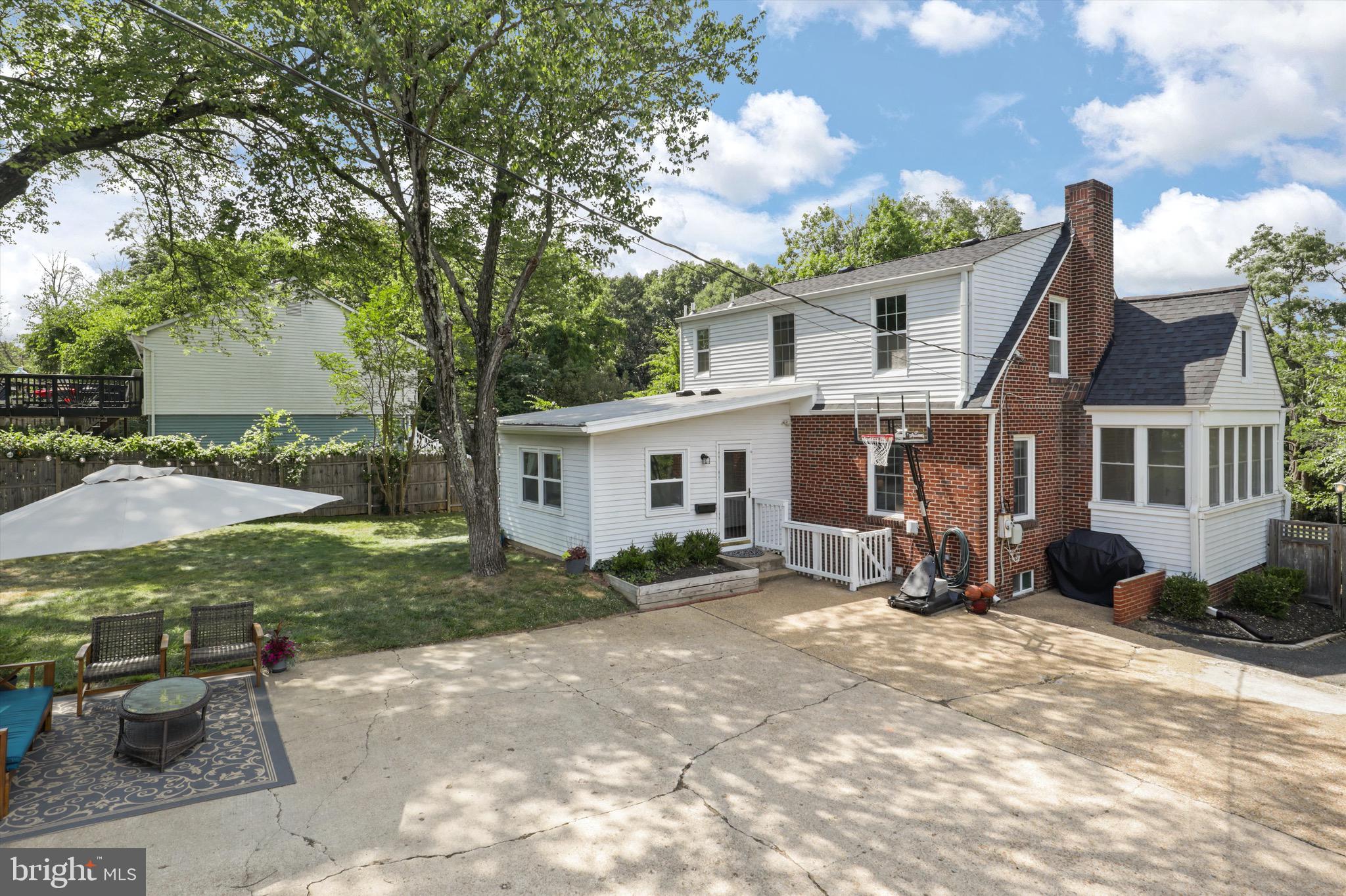 6421 S KINGS HIGHWAY