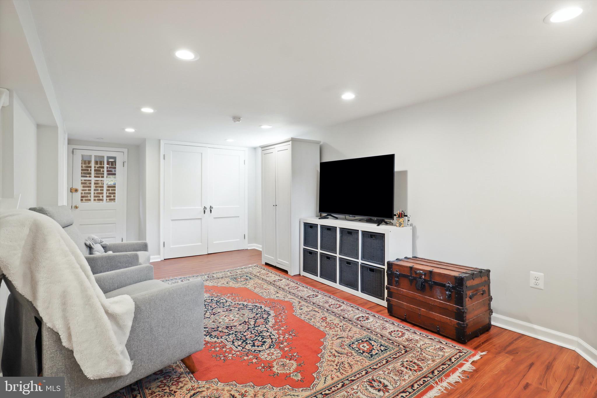 6421 S KINGS HIGHWAY