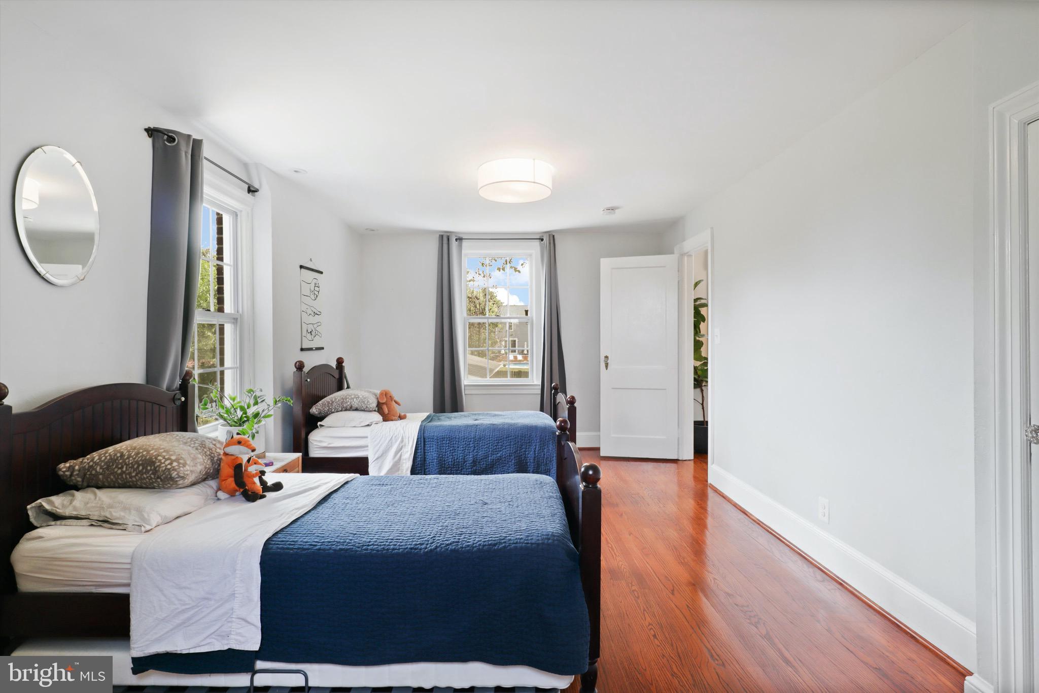 6421 S KINGS HIGHWAY