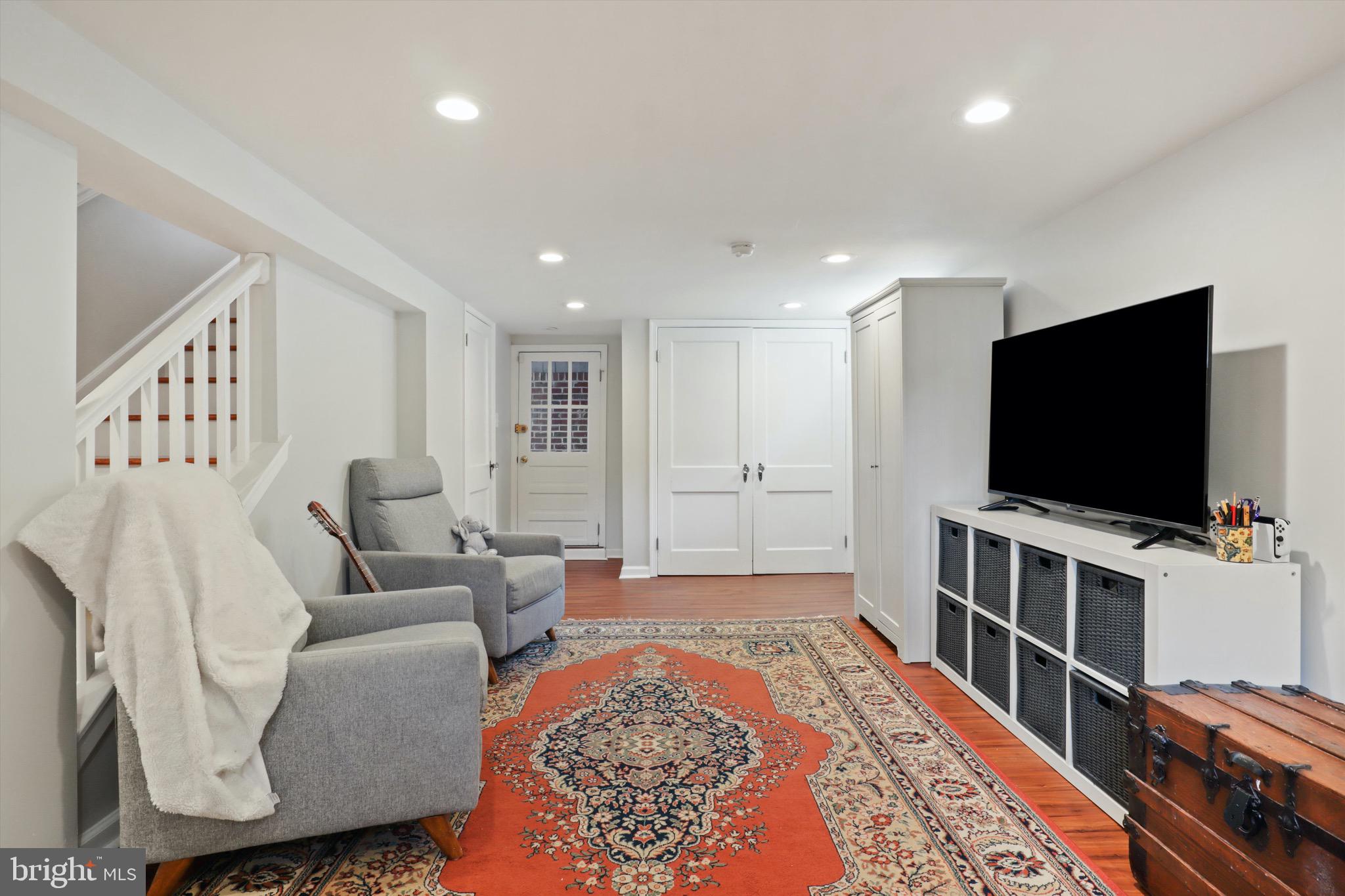 6421 S KINGS HIGHWAY