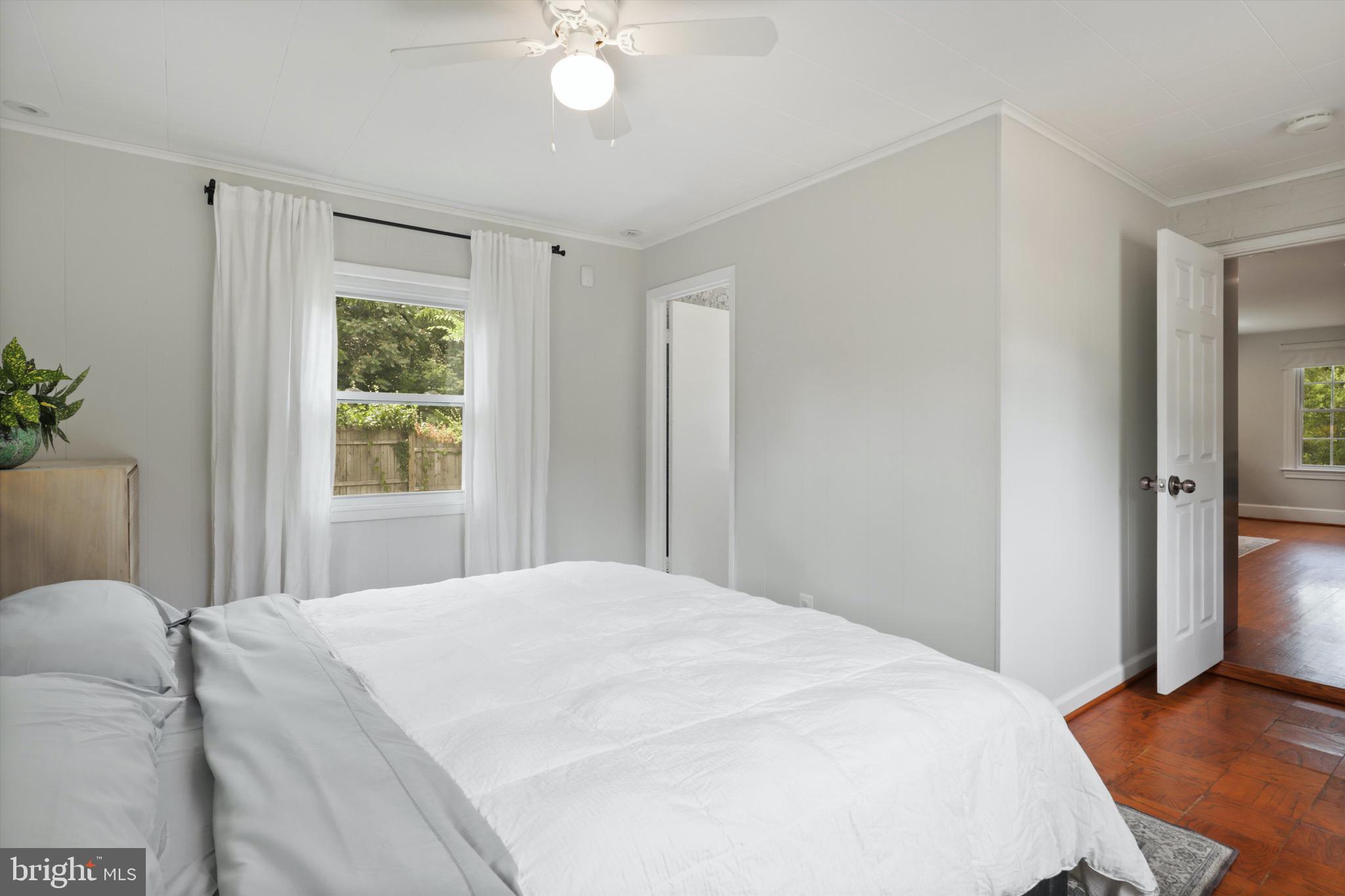 6421 S KINGS HIGHWAY