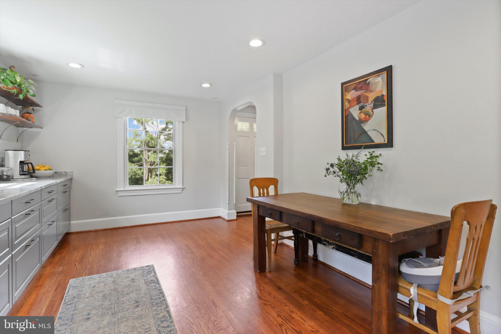 6421 S KINGS HIGHWAY