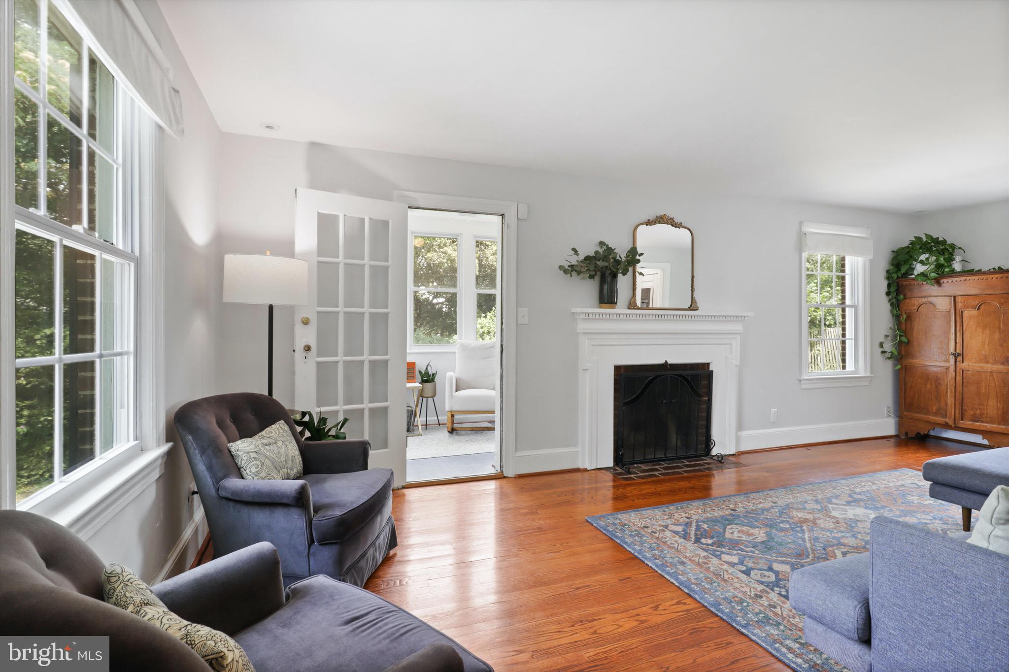 6421 S KINGS HIGHWAY