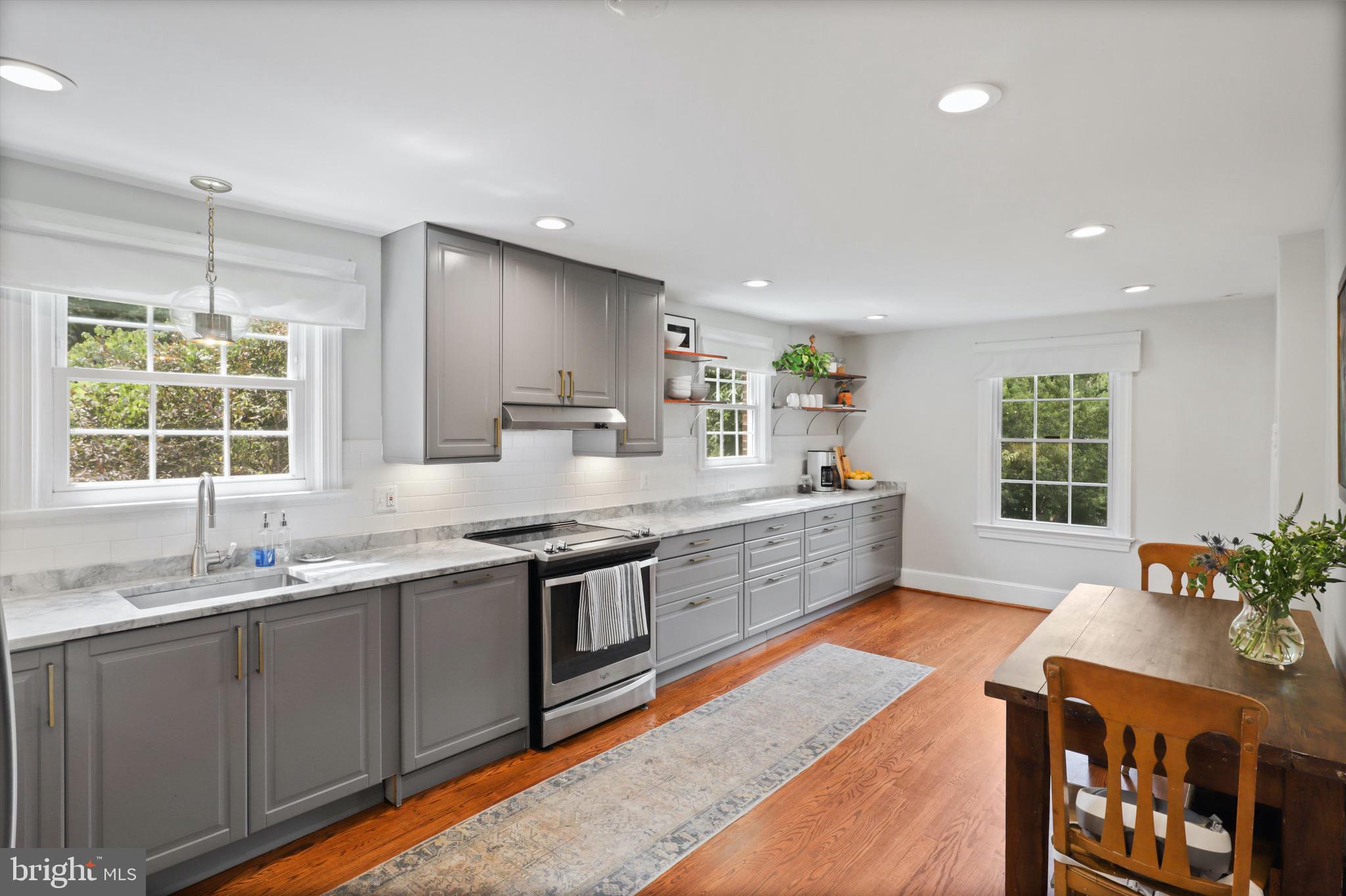 6421 S KINGS HIGHWAY