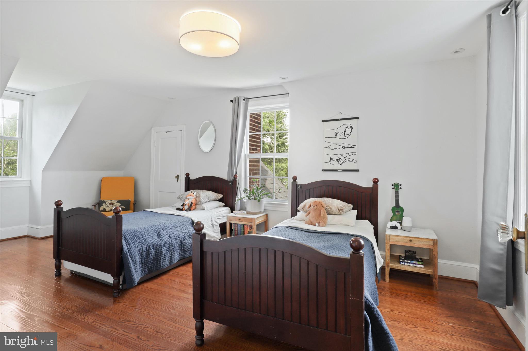 6421 S KINGS HIGHWAY