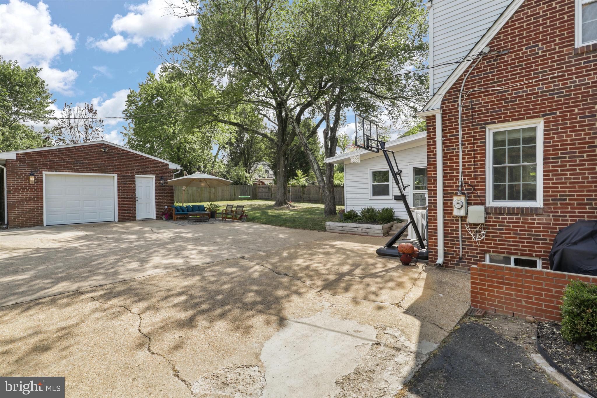 6421 S KINGS HIGHWAY