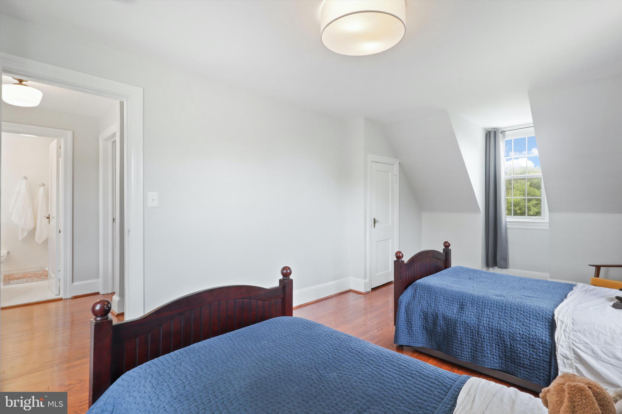 6421 S KINGS HIGHWAY