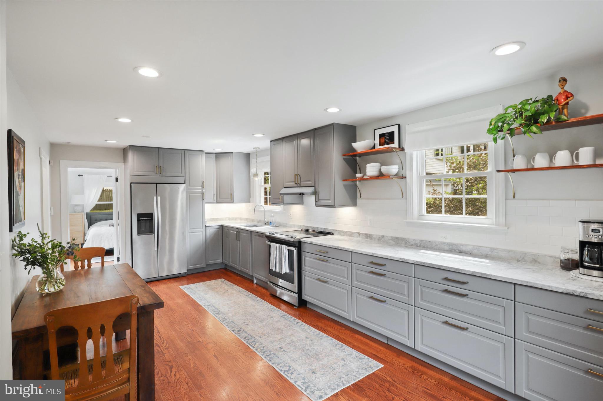 6421 S KINGS HIGHWAY