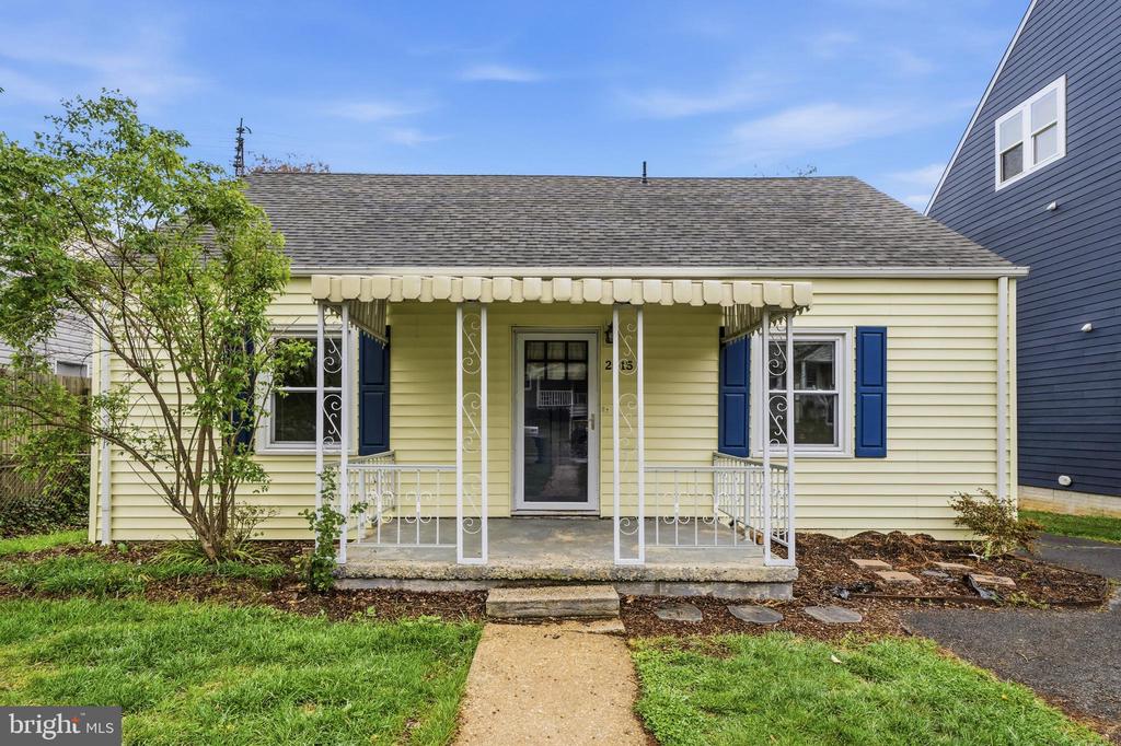 2915 BROOK DRIVE