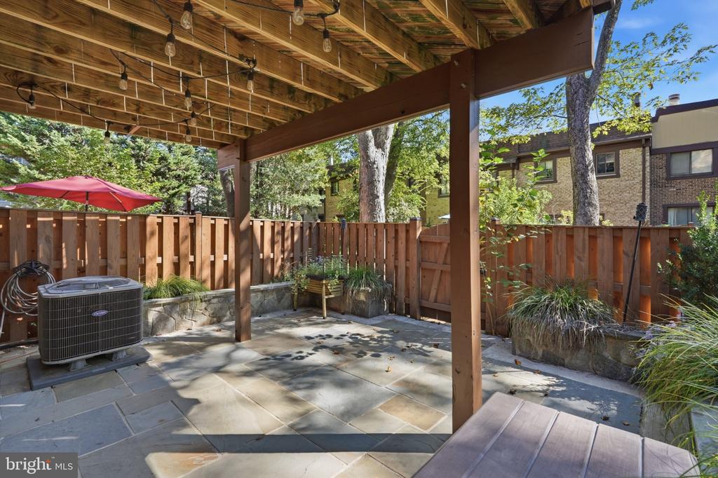 2902 JERMANTOWN ROAD Unit: 27