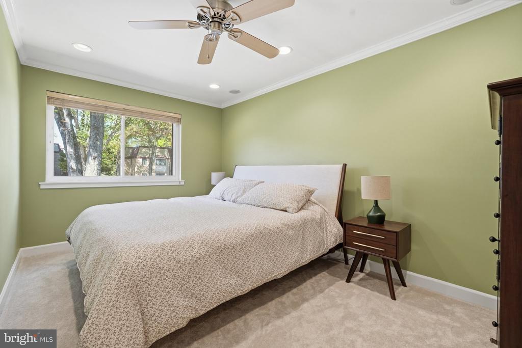 2902 JERMANTOWN ROAD Unit: 27