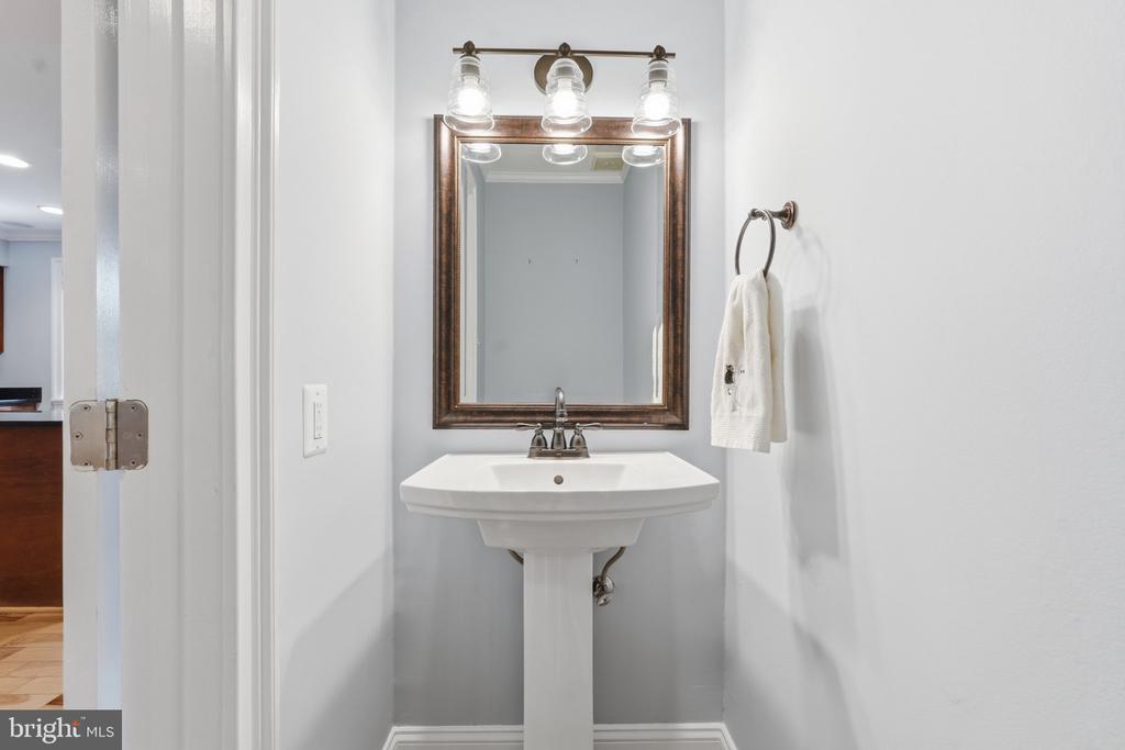 2902 JERMANTOWN ROAD Unit: 27