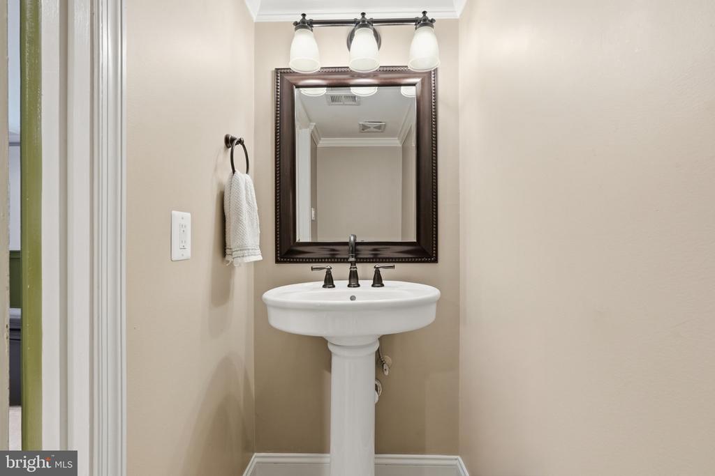 2902 JERMANTOWN ROAD Unit: 27