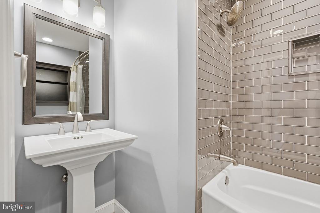 2902 JERMANTOWN ROAD Unit: 27