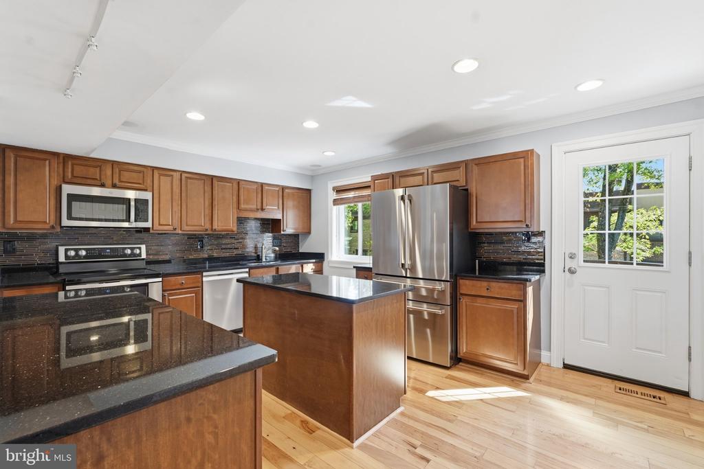 2902 JERMANTOWN ROAD Unit: 27