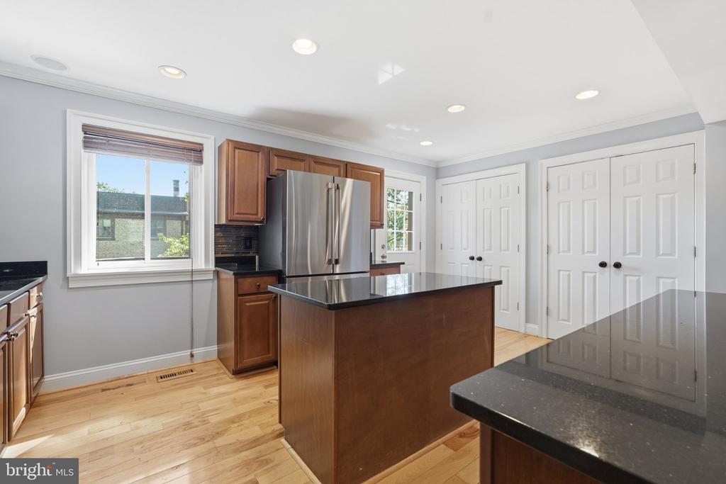 2902 JERMANTOWN ROAD Unit: 27