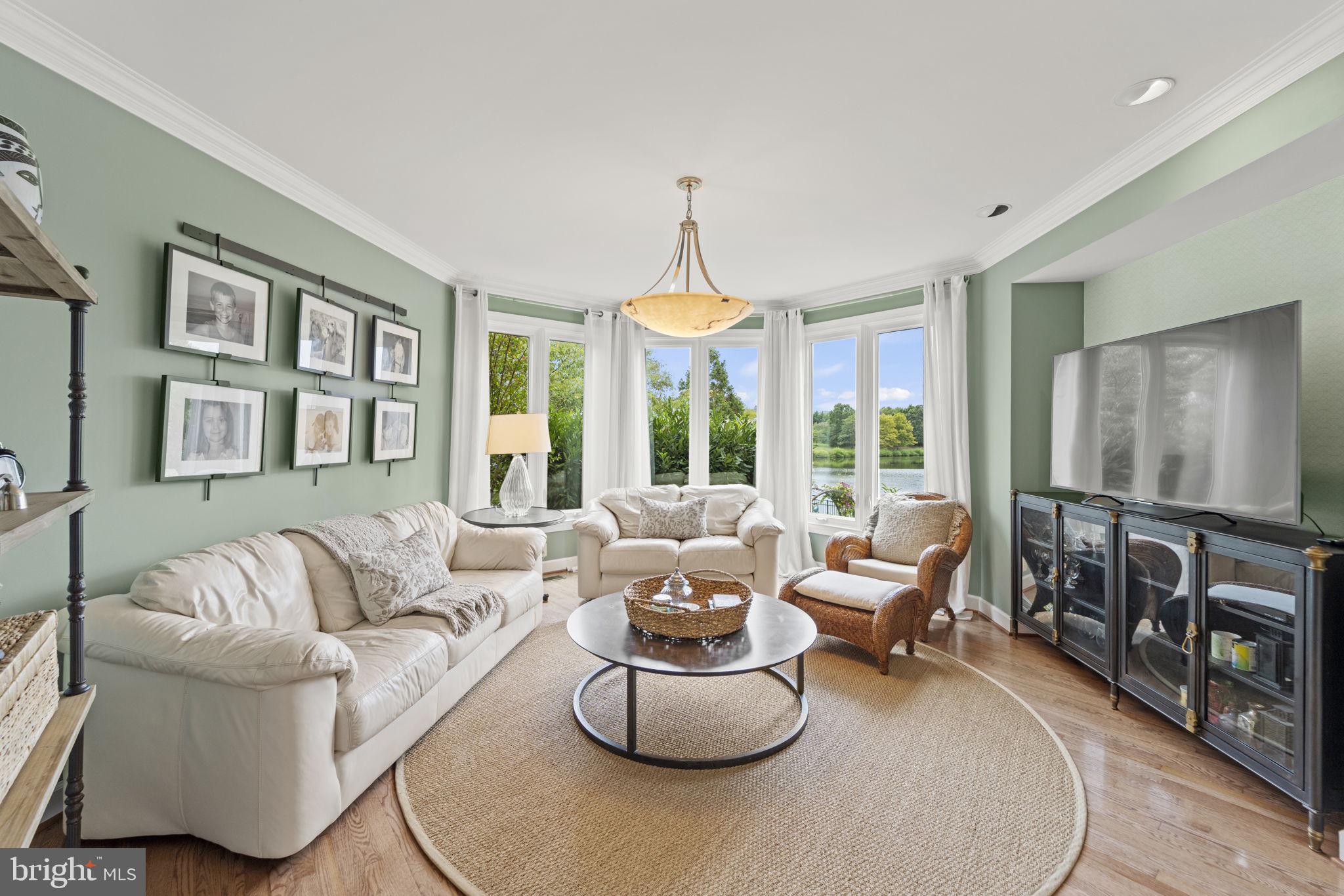 42747 MIRROR POND PLACE