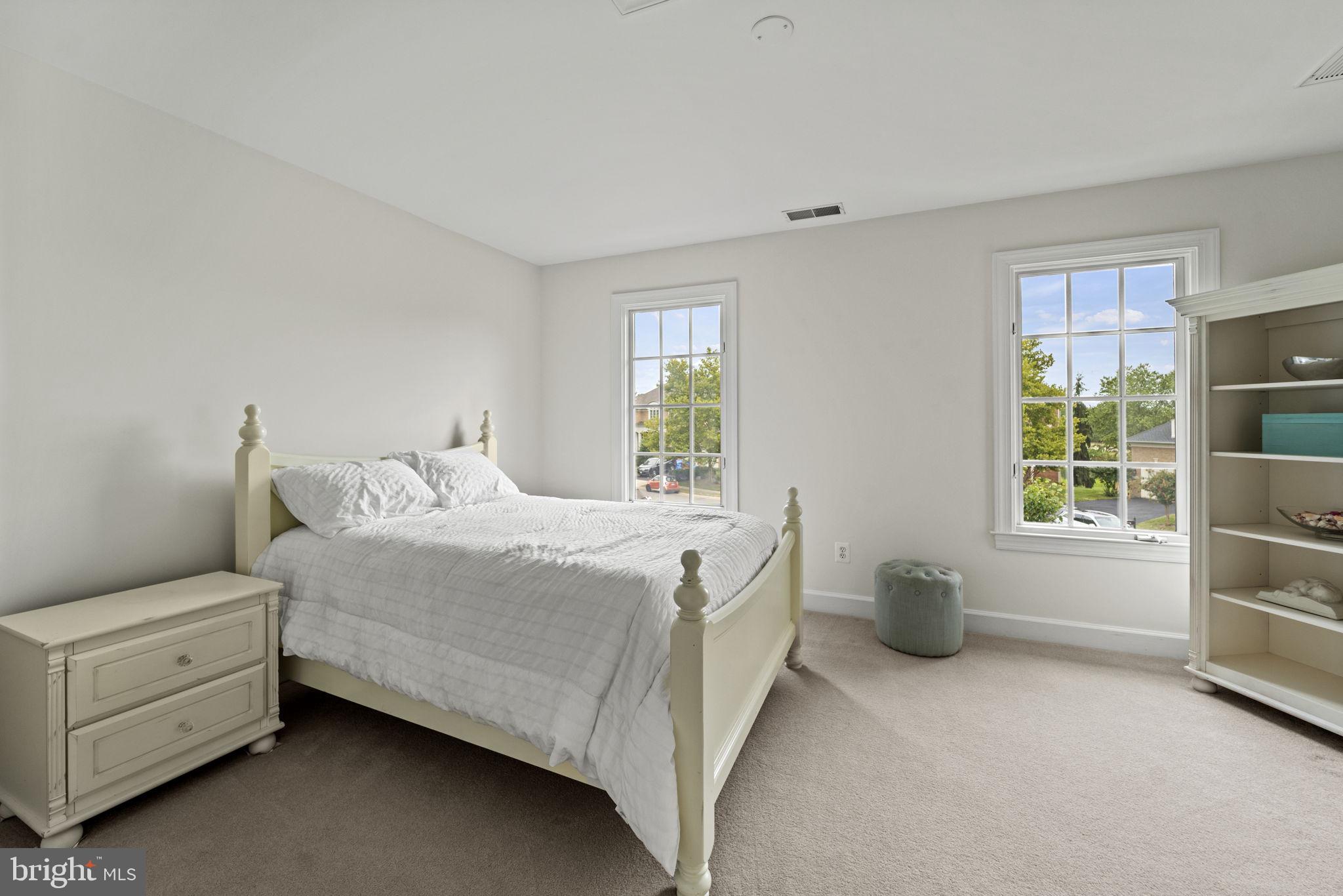 42747 MIRROR POND PLACE