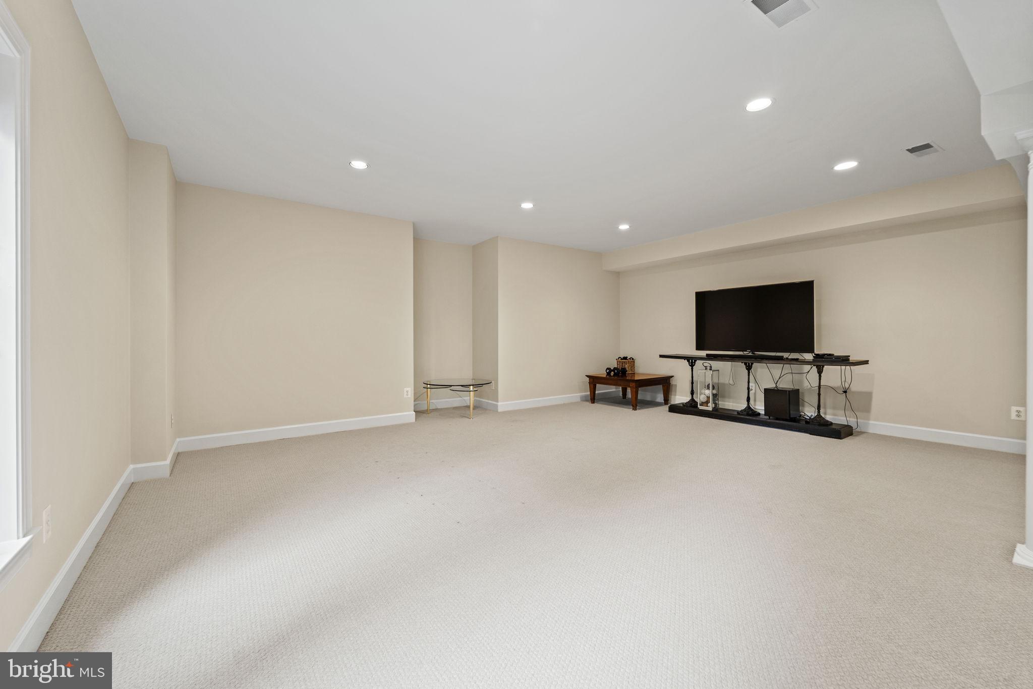 42747 MIRROR POND PLACE