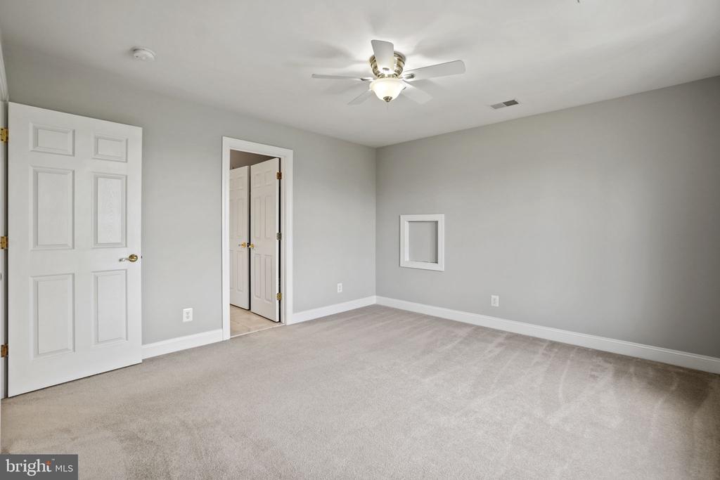 41419 SOUTHPAW PLACE