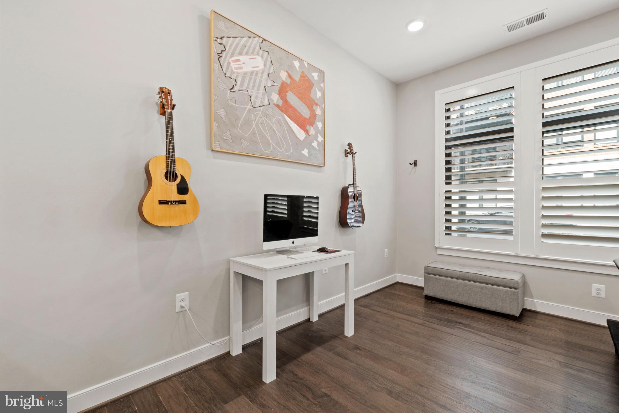 3 STATIONMASTER STREET SE 102