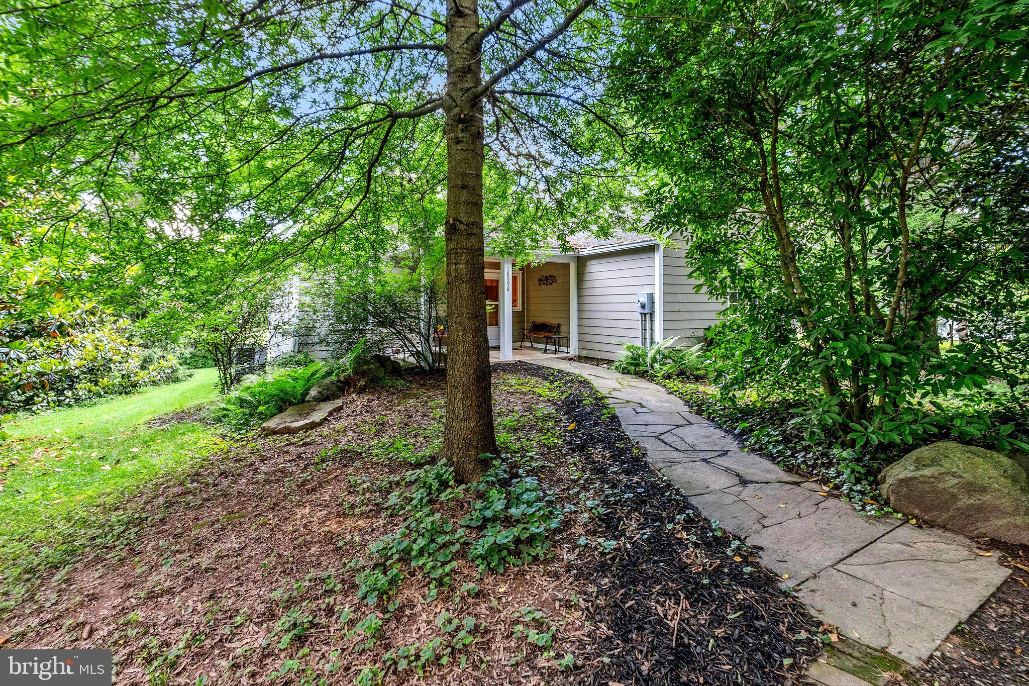 18100 & 18096 LINCOLN ROAD