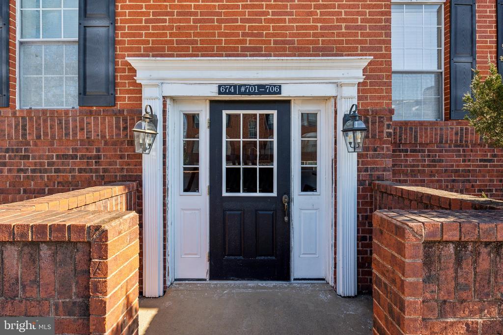 674 GATEWAY DRIVE SE 704