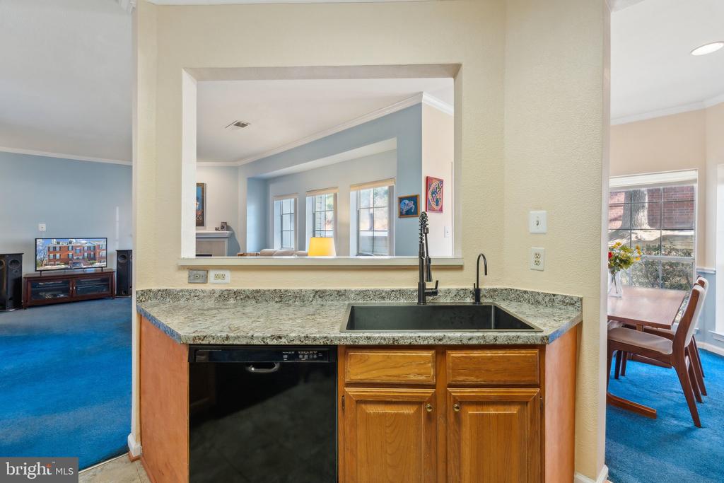 674 GATEWAY DRIVE SE 704