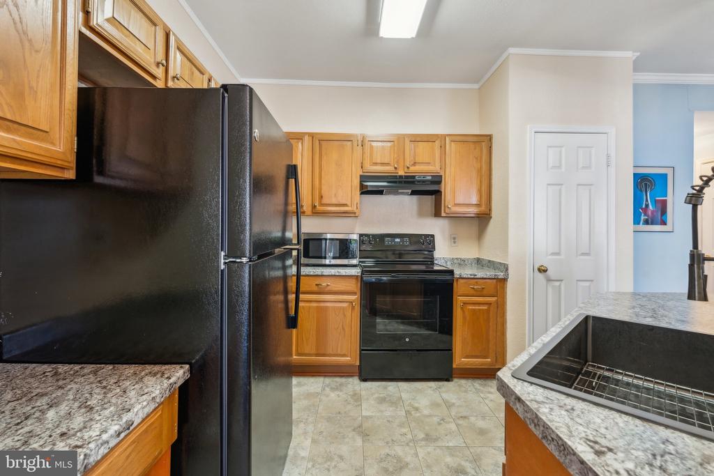674 GATEWAY DRIVE SE 704