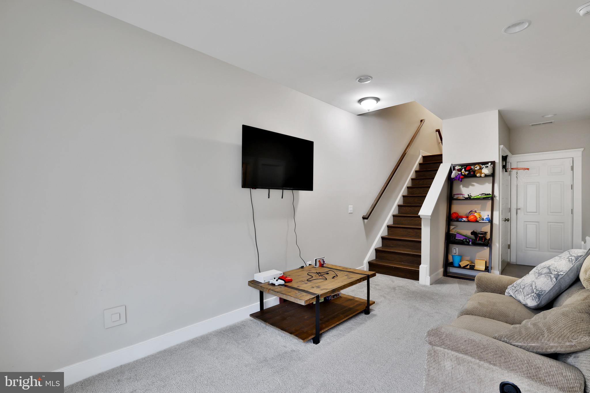 606 SAVILE ROW TERRACE