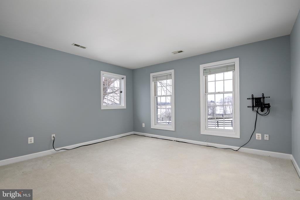 16046 HAMILTON STATION ROAD