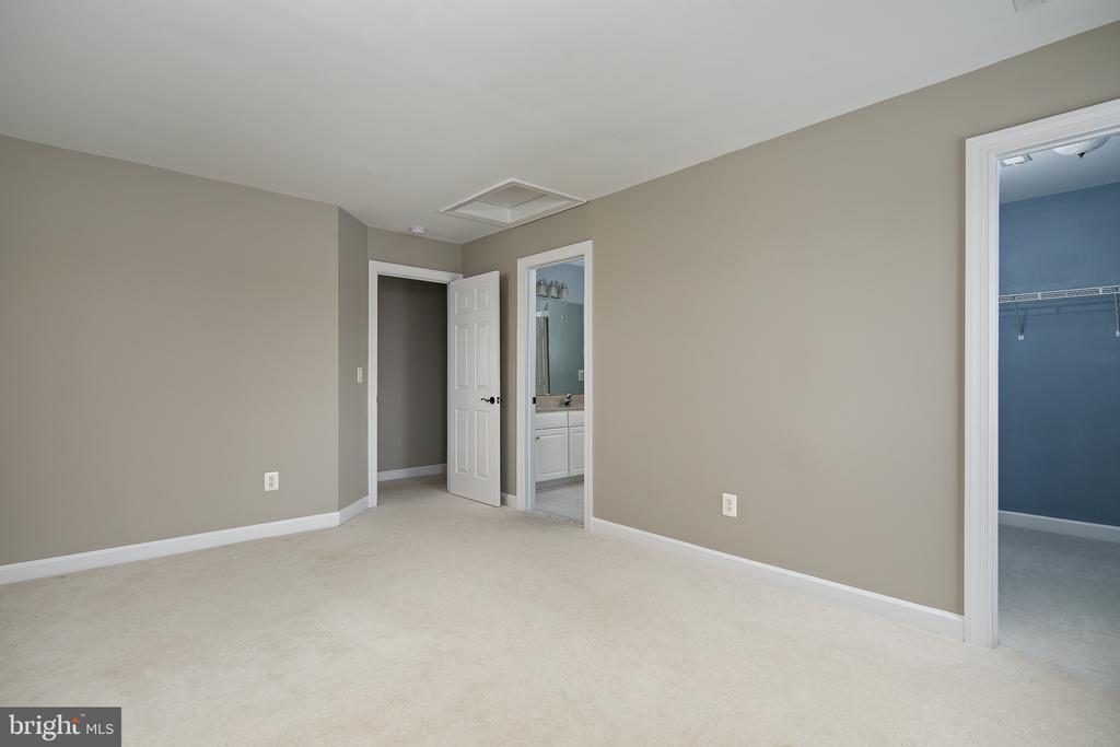 16046 HAMILTON STATION ROAD