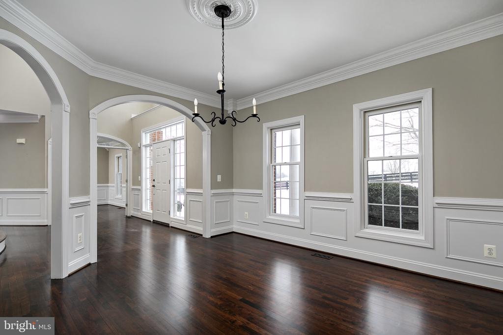 16046 HAMILTON STATION ROAD