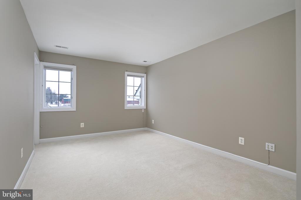 16046 HAMILTON STATION ROAD