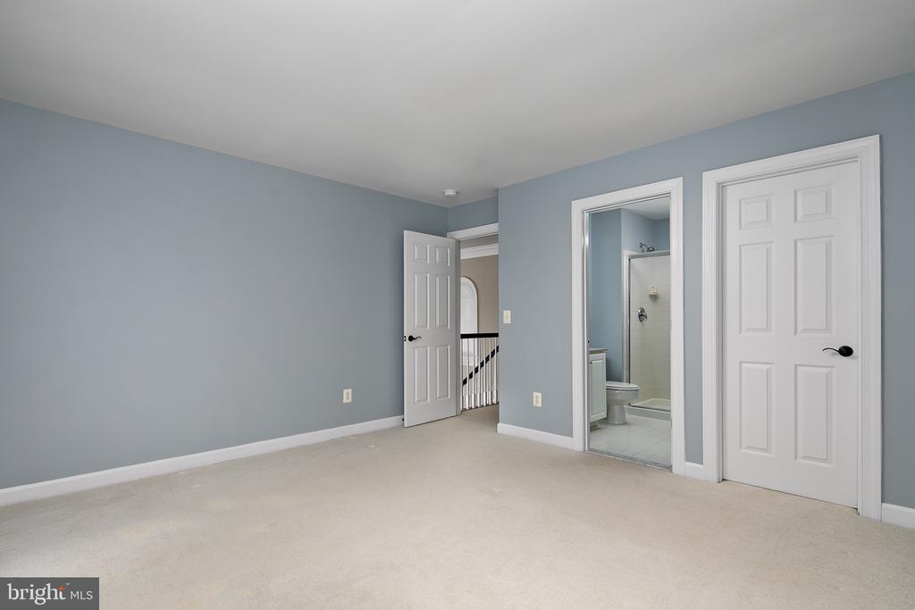 16046 HAMILTON STATION ROAD