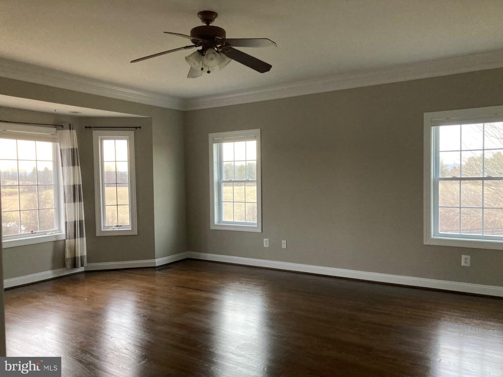 16046 HAMILTON STATION ROAD
