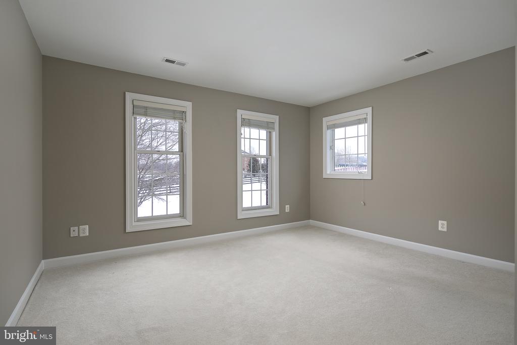 16046 HAMILTON STATION ROAD