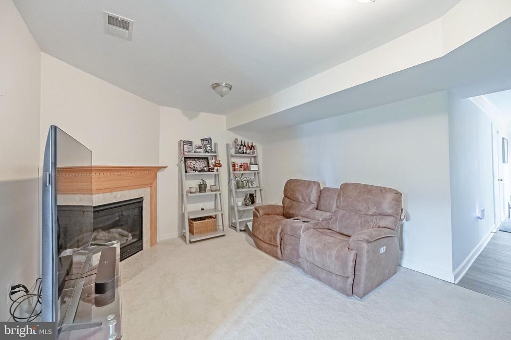 222 HAWKS VIEW SQUARE SE